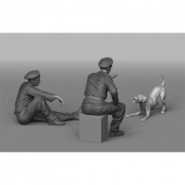 1/35 Playing with a Puppy Set